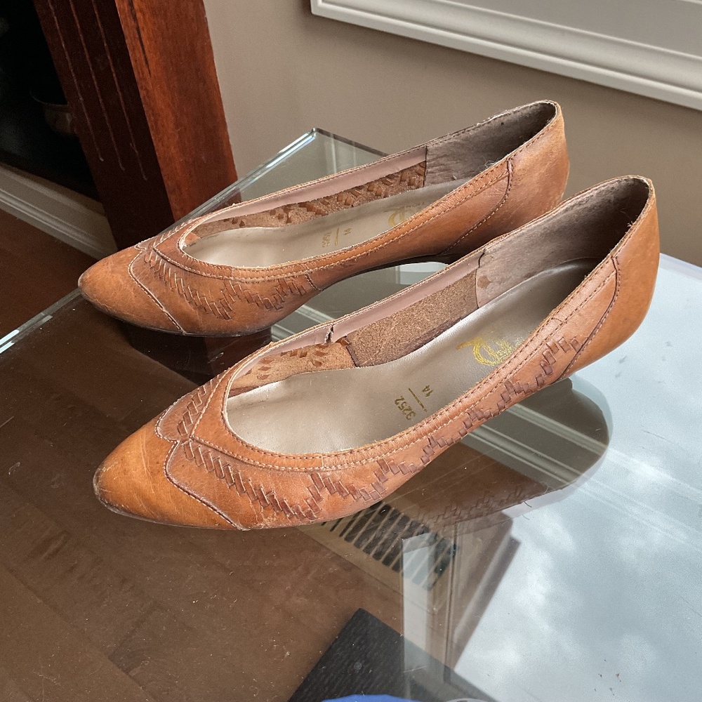 Vintage leather kitten heels